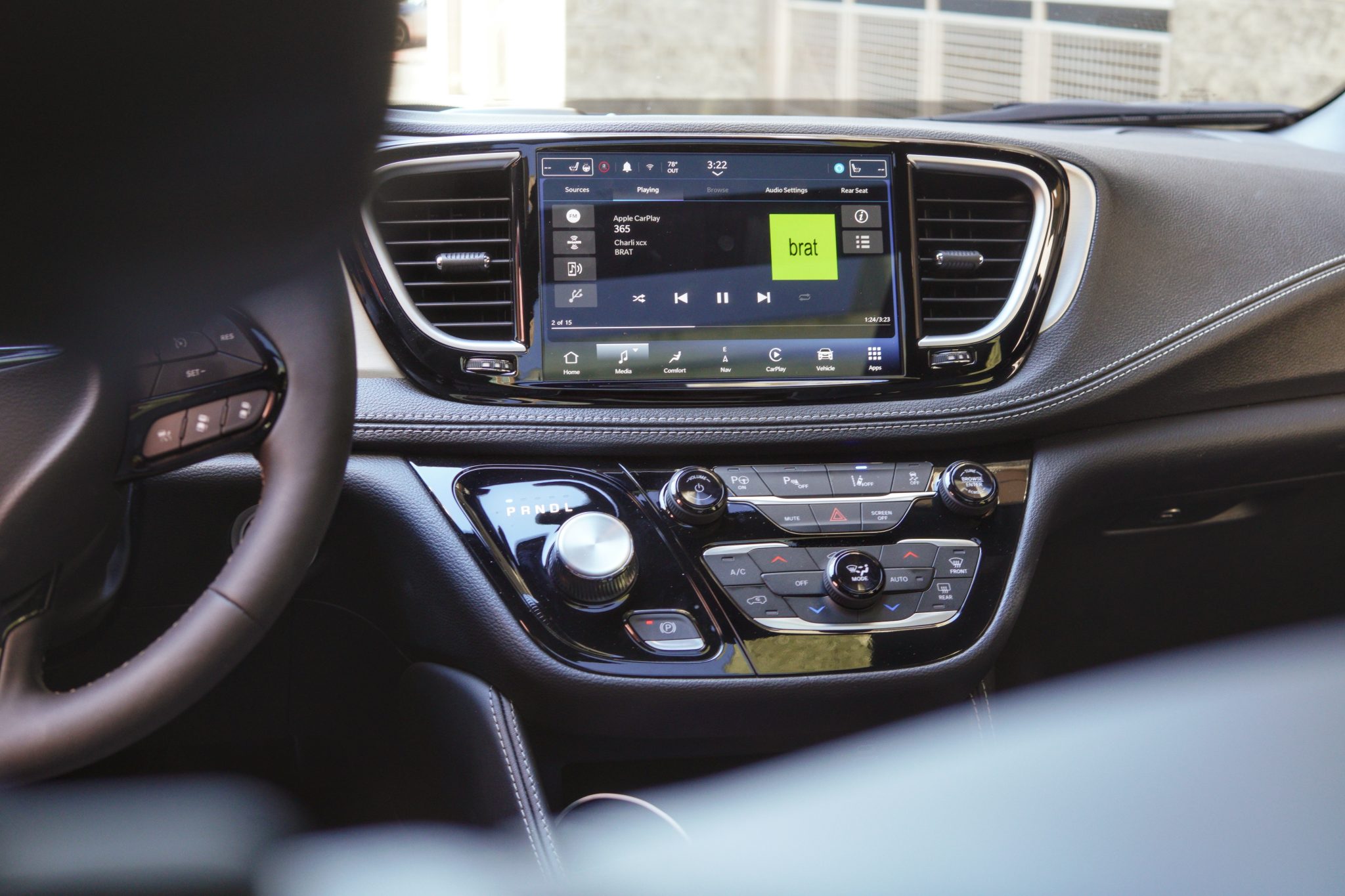 2024 Chrysler Pacifica Hybrid infotainment